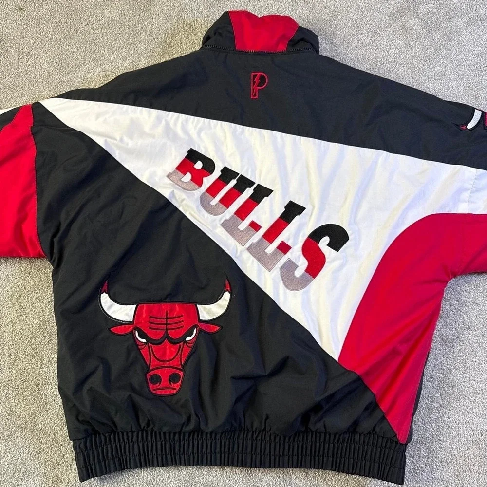 Vintage 1990s Chicago Bulls Pro Player Puffer Jacket Embroidered NBA Medium